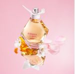 Perfume-de-mujer-Ainnara-in-Bloom-con-toqies-de-ambar-petalos-de-rosas-y-muguet