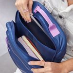 Mochila-universitaria-en-material-de-tela-poli�ster-con-compartimiento-para-laptop.