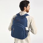 Mochila-para-hombre-de-tela-con-varios-compartimientos-y-amplia-capacidad-es-de-estilo-casual.