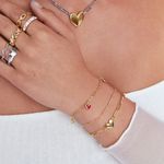 Set-de-pulseras-para-mujer-x3-doradas-de-uso-diario-y-casual-para-usar-juntas-o-por-separado.