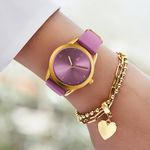 reloj-para-mujer-rosado-con-correa-de-silicona-y-detalles-dorados