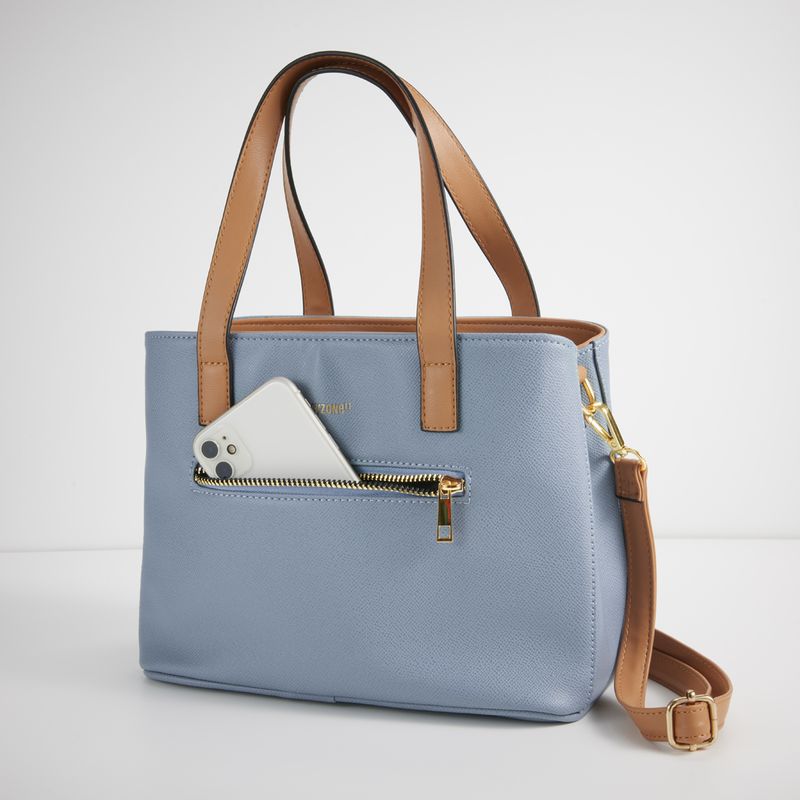 bolso-de-color-celeste