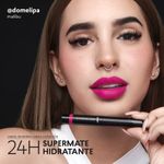 maquillaje-con-labial-en-barra-mate