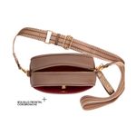 Mini-Bolso-de-Mujer-luce-un-estilo-casual-hecho-en-material-tipo-cuero-y-de-color-marron.