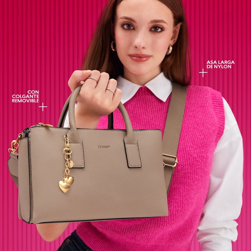 Bolso-Aliana-casual-en-material-tipo-cuero-marron-ideal-para-llevar-todo-lo-necesario-con-estilo.