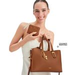 Bolso-para-mujer-Rossana-tono-marron-en-tipo-cuero-con-3-compartimentos-y-asa-regulable.-